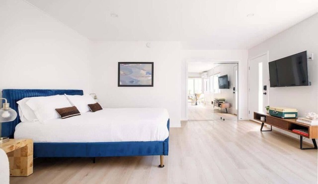 Chic Seaside Studio Steps to Beach w/AC & Parking