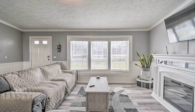Chic Seneca Falls Home on Cayuga Wine Trail!