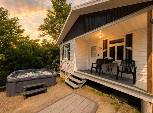 Chic Shack with spa - near Massif Charlevoix & MSA
