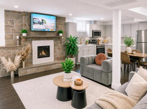 Chic & Spacious 2BR Home Near Yonge St