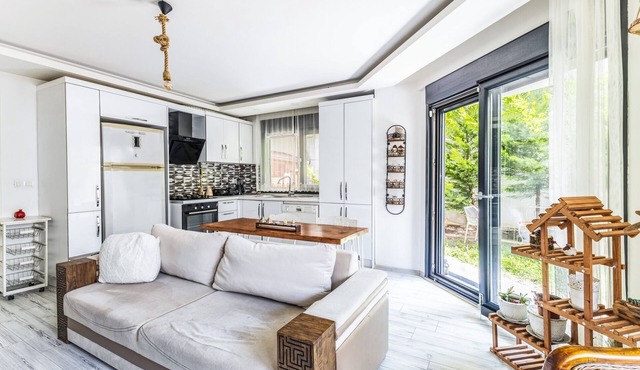 Chic Spacious Flat With Garden in Istanbul Maltepe