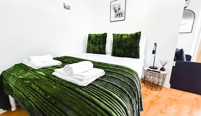 Chic Studio, Free parking, Sleeps 2