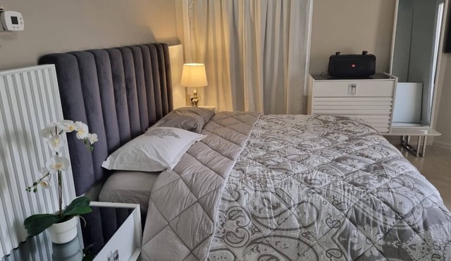 Chic studio in Umm Suqeim - 5 mins to Kite Beach