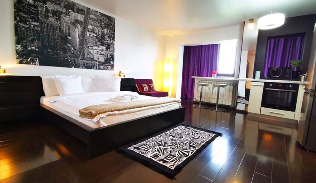 Chic Studio Retreat in Militari: Steps from Metro & Amenities