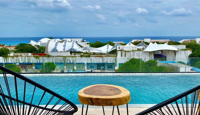 Chic studio with WiFi and AC in vibrant Playa del Carmen, centric and OV rooftop