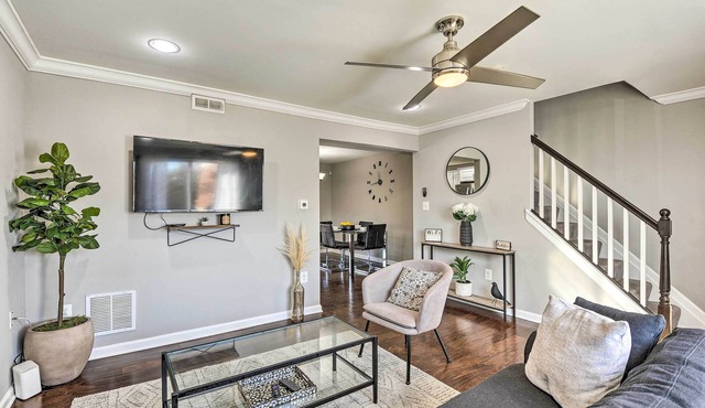 Chic Townhome w/Deck: 6 Mi to Dtwn Baltimore