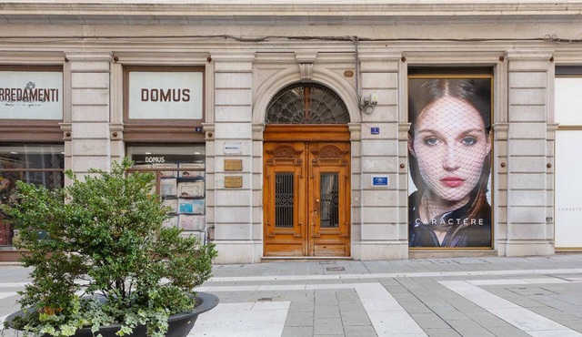 Chic Trieste Gem
