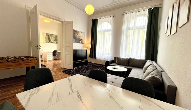 Chic vacation apartment - right by the arena