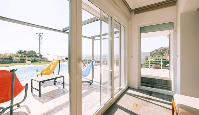 Chic Villa w Patio Pool 3 min to Beach in Bodrum