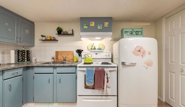 Chic Vintage Suite Close to Airport & Downtown