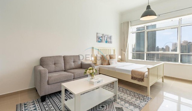 Chic Waterfront Location with Direct Metro Access and a Glimpse of Ain Dubai, Lake City Tower, Jumeirah Lake Towers by Deluxe Holiday Homes