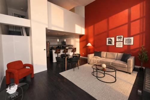 Chic Westown 1BR Duplex with Patio near RiverWalk