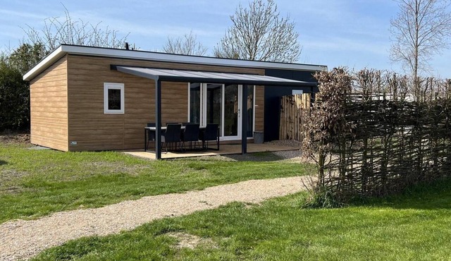 Child friendly 6-person mobile home on a farm campsite near Zoutelande