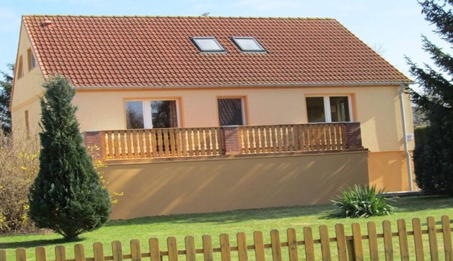 Child-friendly apartment with terrace, 800m to the beach
