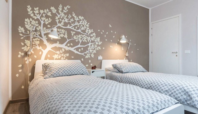 Child-Friendly Apartment “Le Quattro Stagioni” near Lake with Mountain View