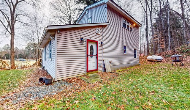 Child-friendly home near athletic courts & beach access - firepit, AC, and W/D