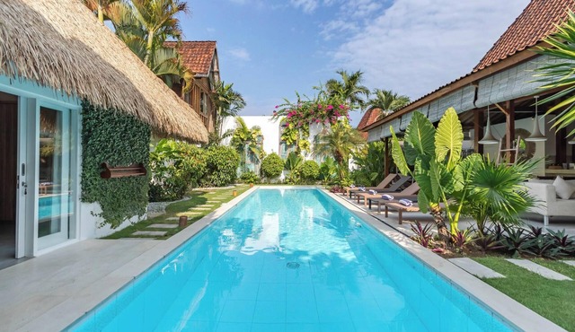 Chill in the Rustic Tropical Getaway 8BR Seminyak