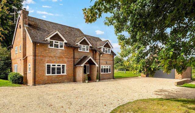 Chilterns Countryside Hideaway with Hot Tub - Pass the Keys