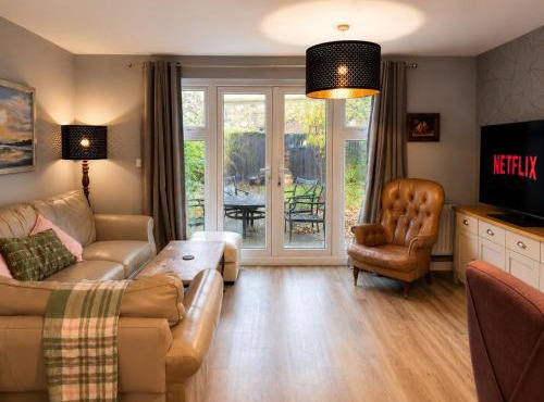 Chilton Charm Modern 3BR Ideal for Long Stays