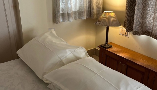 Chitravati Suite: Comfortable Western Style Apartment for Solo Travellers