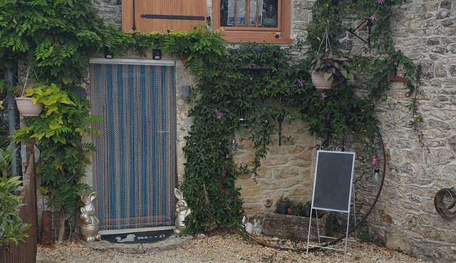 Chocolate Box cottage. Relax and let the world go by.