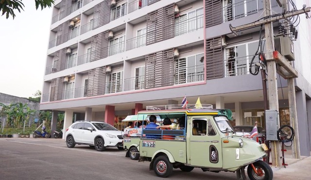 Chompu Nakarin Apartment