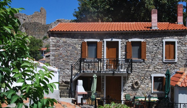 Chora Samothrakis, House with courtyard