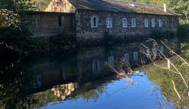 Chouette - spacious, stylish riverside cottage for up to 6 people