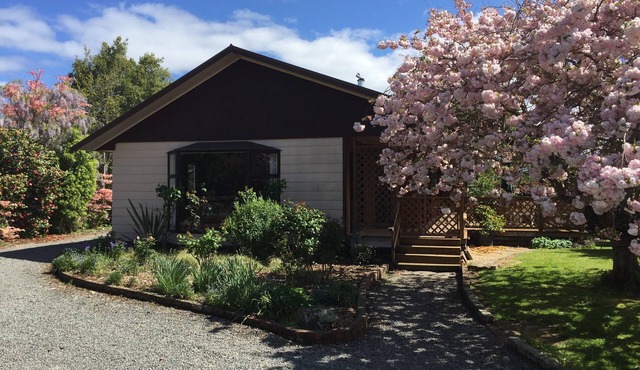 Chris's Cabin | Private Garden, Large Deck | Sleeps 8 in Greytown