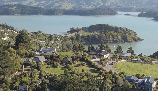 Church Bay cabin: sunny, great views