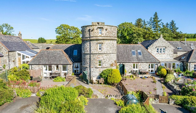 Cider Tower - a cottage that sleeps 2 guests in 1 bedroom