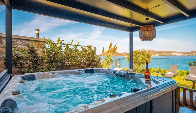 Çimentepe Residence Deluxe 2 - Villa with Jacuzzi in Yalikavak