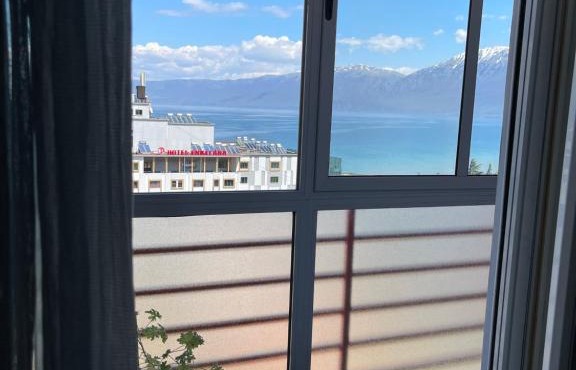 City Center With Lake View One Bedroom Apartment