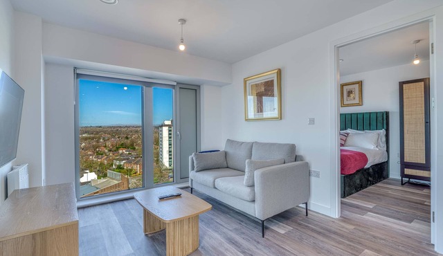City View - 1-BR Flat Near Salford Royal - Sleep 3