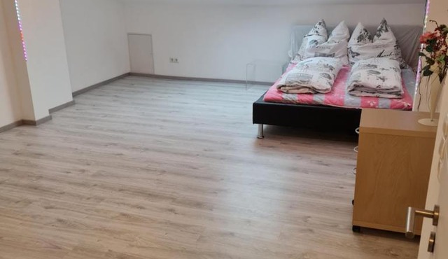 Cityroom im 4 OG und seperates Badezimmer im UG Keller 1,80 cm bis 3 Personen Neuwied Zentrum Stadtmitte Top Lage