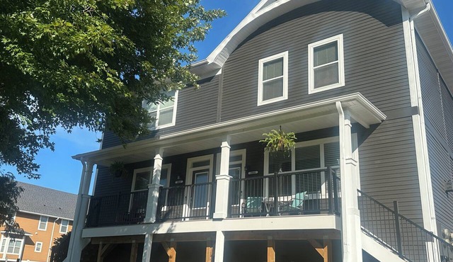 Citys EDGE of Madison- SLEEPS 10 & ONLY 6 Miles to downtown