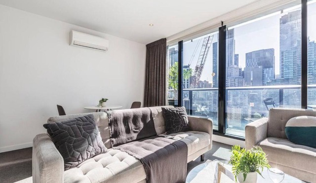 Cityscape Comforts - Stylish Retreat in Melbourne