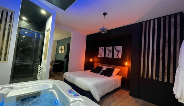 CK Suite & Spa - Jacuzzi Privatif - Reims