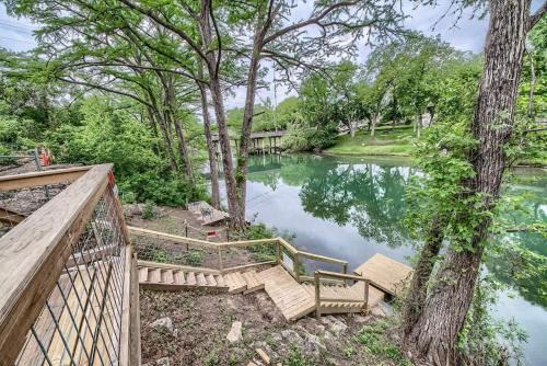 CL 954 River Cliff Retreat