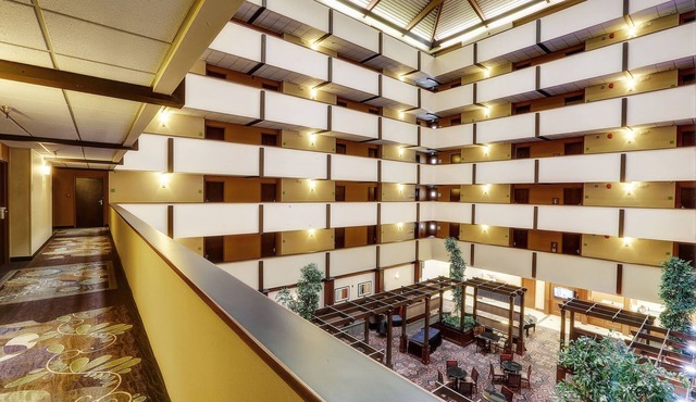 Clarion Hotel Convention Center
