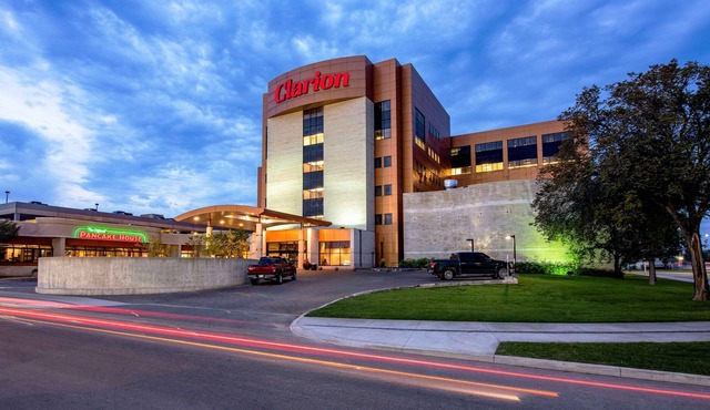 Clarion Hotel & Suites