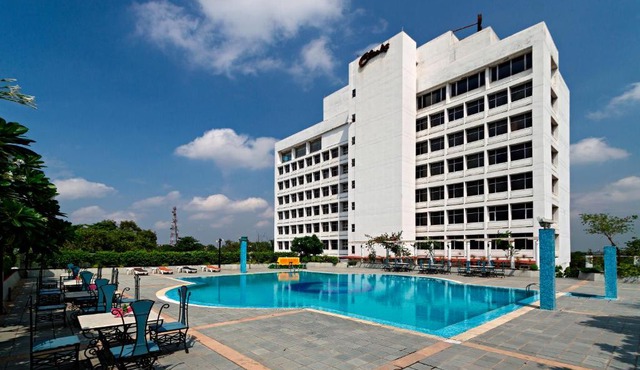 Clarks Avadh