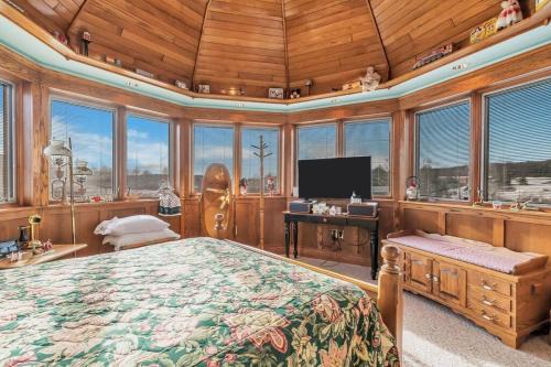 Clarks Summit Gem w/Private Yard & Parking