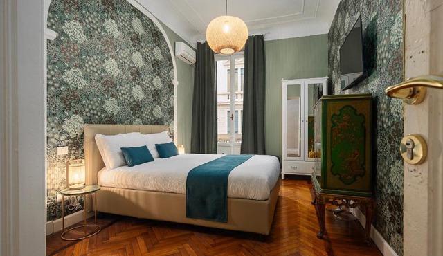 Classbnb - Luxurious and spacious 5-bedroom and 5-bath apartment, just 3 minutes from Milan central station metro, M2 green M3 yellow lines