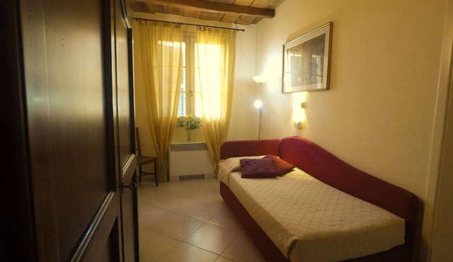 Classic single room in 16th century farmhouse