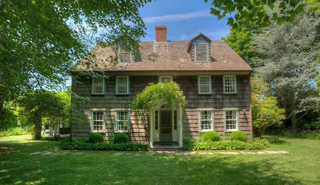 Classic Bridgehampton Farmhouse, ⅓ Mile to the Ocean in Sagaponack