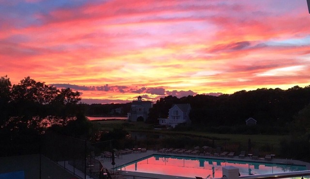 Classic Cape Cod Seaside Cottage for Active Families at tip of Seacoast Shores