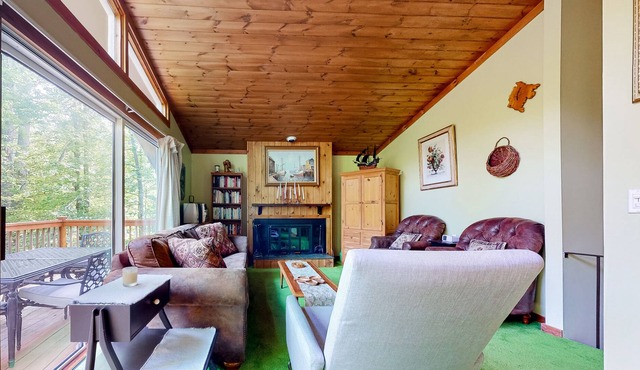 Classic home half a mile from Magic Mountain with fireplace & large deck