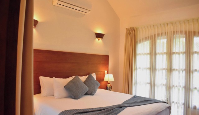 Classic King size bed Bedroom