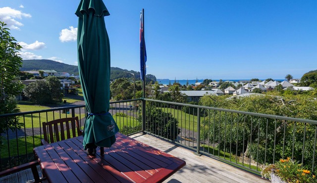 Classic Kiwi Beach Bach – 5 Bedrooms of Laid-Back Charm